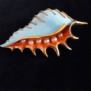 CROWN TRIFARI “Under the Sea” Seashell Brooch From the Mid-1960s